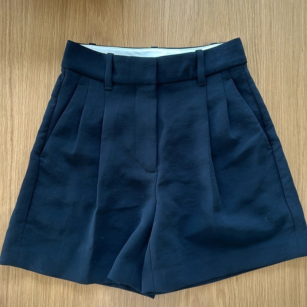 Aritzia Effortless shorts